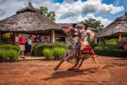 Africa;Benin;Gaani;Horseman;Horsemen;Horses;Kaleidos;Kaleidos-images;La-parole-à-limage;Riders;Souleiman-Gnora;Tarek-Charara;Tourists