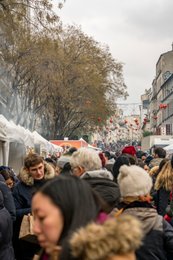 19e-arrondissement;-Année-du-Lapin;-Arbres;-Belleville;-Culture-chinoise;-Défilé;-Fête-traditionnelle;-Foule;-France;-Fumée;-Hiver;-Kaleidos;-Kaleidos-images;-La-parole-à-limage;-Lanternes-rouges;-Lapin-deau;-Nouvel-an-chinois;-Nouvel-an-lunaire;-Paris;-Rue;-Rue-de-Belleville;-Spectateurs;-Stands-éphémères;-Stories-Pictures;-Tarek-Charara;-Tentes