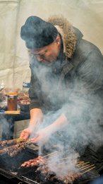 19e-arrondissement;-Année-du-Lapin;-Barbecue;-Belleville;-Bonnet-noir;-Brochettes;-Cuisine-de-rue;-Cuisinier;-Culture-chinoise;-Défilé;-Fête-traditionnelle;-France;-Fumée;-Gastronomie;-Grillades;-Homme;-Kaleidos;-Kaleidos-images;-La-parole-à-limage;-Lapin-deau;-Nouvel-an-chinois;-Nouvel-an-lunaire;-Paris;-Pot-dépices;-Rue-de-Belleville;-Spécialités-culinaires;-Stand-éphémère;-Stories-Pictures;-Street-food;-Tarek-Charara;-Tente