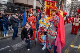 13th-arrondissement;-Banner;-Child;-Chinatown;-Chinese-culture;-Chinese-flag;-Chinese-New-Year;-European-flag;-Flags;-France;-French-flag;-Headdresses;-Kaleidos;-Kaleidos-images;-La-parole-à-limage;-Lunar-New-Year;-Parade;-Paris;-Participants;-Stories-Pictures;-Tarek-Charara;-Traditional-costumes;-Traditional-festival;-Water-Rabbit;-Year-of-the-Rabbit