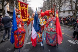 13e-arrondissement;-Année-du-Lapin;-Banderole;-Caractères-chinois;-Costumes-traditionnels;-Culture-chinoise;-Défilé;-Drapeau-chinois;-Drapeau-européen;-Drapeau-français;-Drapeaux;-Fête-traditionnelle;-France;-Kaleidos;-Kaleidos-images;-La-parole-à-limage;-Lanterne-rouge;-Lapin-deau;-Masque;-Nouvel-an-chinois;-Nouvel-an-lunaire;-Paris;-Participants;-Quartier-chinois;-Stories-Pictures;-Tarek-Charara