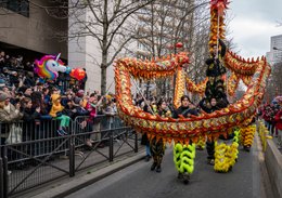 13th-arrondissement;-Balloons;-Barriers;-Children;-Chinatown;-Chinese-culture;-Chinese-dragon;-Chinese-New-Year;-Crowd;-Dancers;-Dragon;-Dragon-dance;-Families;-France;-Happiness;-Kaleidos;-Kaleidos-images;-La-parole-à-limage;-Lunar-New-Year;-Parade;-Paris;-Prosperity;-Spectators;-Stories-Pictures;-Tarek-Charara;-Traditional-festival;-Water-Rabbit;-Year-of-the-Rabbit