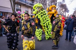 13e-arrondissement;13th-arrondissement;Année-du-Lapin;Ballons;Balloons;Barriers;Barrières;Chinatown;Chinese-New-Year;Chinese-culture;Costumes-traditionnels;Culture-chinoise;Dancers;Danse-des-Lions;Danse-du-lion;Danseurs;Evil-spirits;France;Fête-traditionnelle;Good-luck-charm;Green-lion;Kaleidos;Kaleidos-images;La-parole-à-limage;Lapin-deau;Lion-dance;Lion-jaune;Lion-vert;Lions;Lunar-New-year;Mauvais-esprits;Nouvel-an-chinois;Nouvel-an-lunaire;Parade;Paris;Porte-bonheur;Quartier-chinois;Spectateurs;Spectators;Stories-Pictures;Traditional-costumes;Traditional-festival;Water-Rabbit;Year-of-the-Rabbit;Yellow-lion;défilé-13e-arrondissement;13th-arrondissement;Ann�e-du-Lapin;Ballons;Balloons;Barriers;Barri�res;Chinatown;Chinese-New-Year;Chinese-culture;Costumes-traditionnels;Culture-chinoise;Dancers;Danse-des-Lions;Danse-du-lion;Danseurs;Evil-spirits;France;F�te-traditionnelle;Good-luck-charm;Green-lion;Kaleidos;Kaleidos-images;La-parole-�-limage;Lapin-deau;Lion-dance;Lion-jaune;Lion-vert;Lions;Lunar-New-year;Mauvais-esprits;Nouvel-an-chinois;Nouvel-an-lunaire;Parade;Paris;Porte-bonheur;Quartier-chinois;Spectateurs;Spectators;Stories-Pictures;Traditional-costumes;Traditional-festival;Water-Rabbit;Year-of-the-Rabbit;Yellow-lion;d�fil�