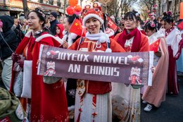 13th-arrondissement;-Associations;-Banner;-Chinatown;-Chinese-culture;-Chinese-flags;-Chinese-New-Year;-France;-Greeting-message;-Hanfu;-Kaleidos;-Kaleidos-images;-La-parole-à-limage;-Lunar-New-Year;-Parade;-Paris;-Participants;-Stories-Pictures;-Tarek-Charara;-Traditional-costumes;-Traditional-festival;-Water-Rabbit;-Year-of-the-Rabbit;-Young-women