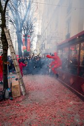 13e-arrondissement;-Année-du-Lapin;-Arbre;-Bond;-Bonheur;-Chapelet-de-pétards;-Combinaison-rouge;-Culture-chinoise;-Danse;-Démons;-Échelle;-Fête-traditionnelle;-France;-Fumée;-Kaleidos;-Kaleidos-images;-La-parole-à-limage;-Lanternes;-Lapin-deau;-Nouvel-an-chinois;-Nouvel-an-lunaire;-Paix;-Papier-rouge;-Paris;-Participants;-Pétards;-Pétards-du-Nouvel-an;-Quartier-chinois;-Stories-Pictures;-Tarek-Charara;-Tradition